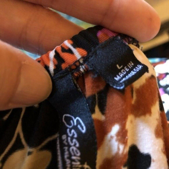 Essentials Floral Ruffle Top - Size L - Picture 3 of 4